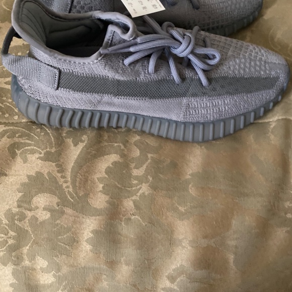 Yeezy Boost 350 V2 - Picture 5 of 5